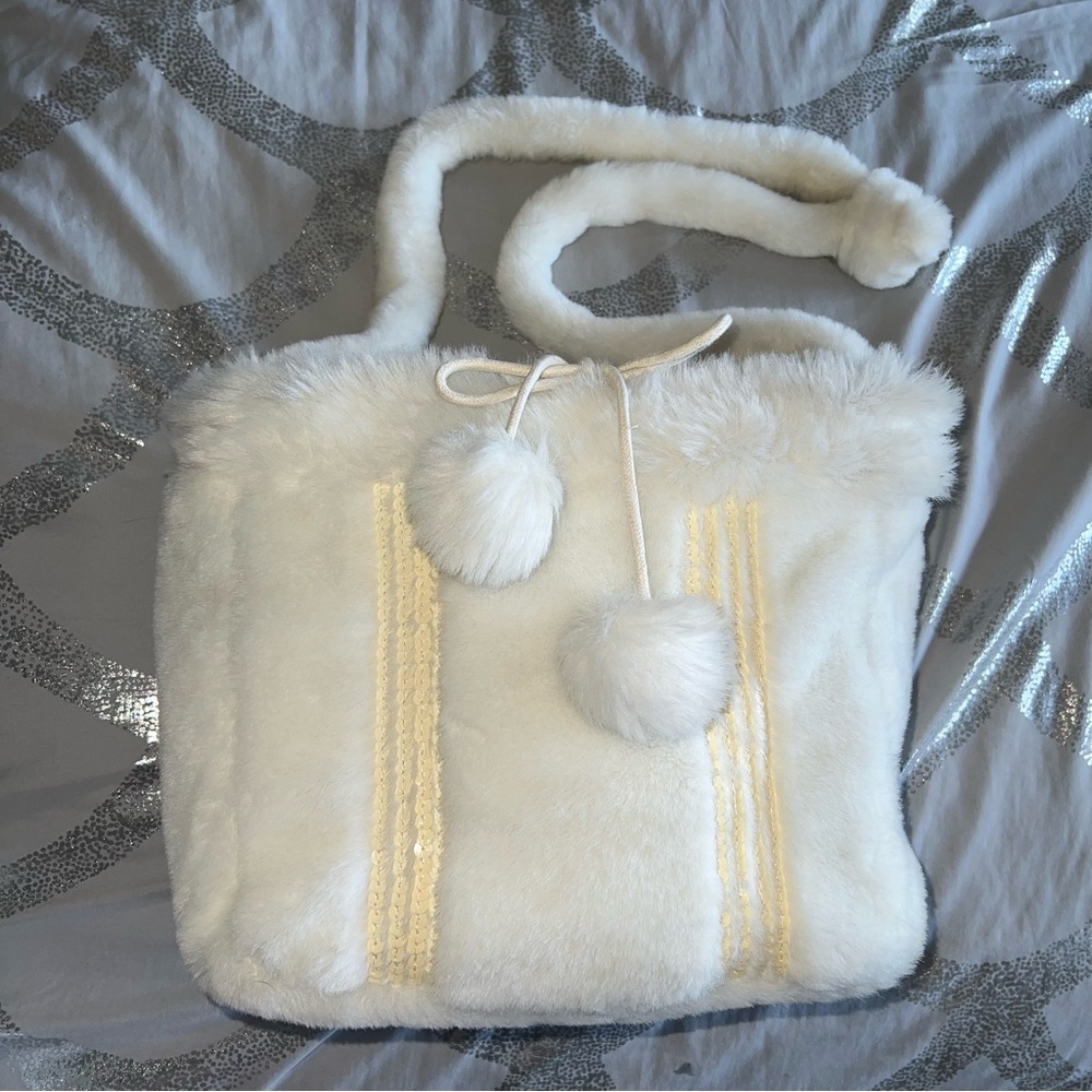 Aldo Y2K white, furry , Pearl-white pom-pom and sequin winter purse!